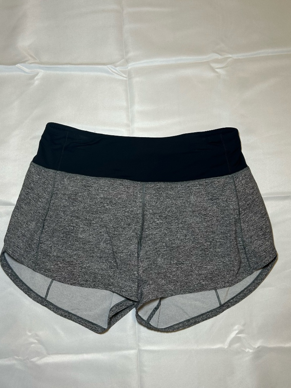 Lululemon Speed Up 4" Short - size 6